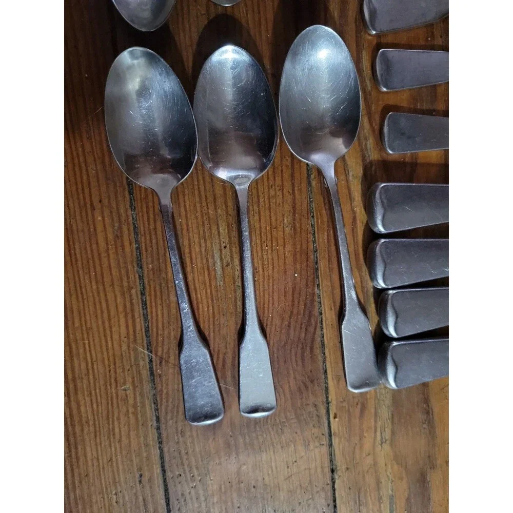 Oneida Heirloom Cube Mark American Colonial 17 PC Flatware Stainless